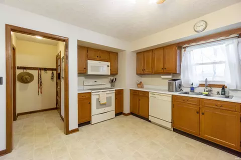 807 E 48th St, Marion, IN 46953 photo 8