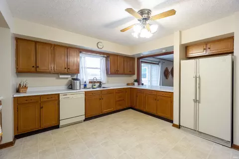 807 E 48th St, Marion, IN 46953 photo 7