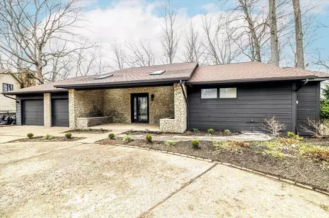 2513 E Roundhill Ln, Bloomington, IN 47401 photo 3
