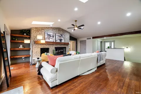 2513 E Roundhill Ln, Bloomington, IN 47401 photo 7