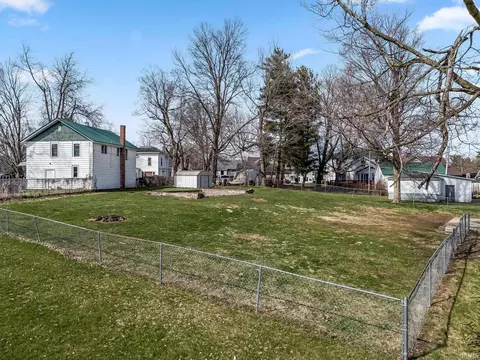 Exterior - 418 Vine St, Lagrange, IN 46761 photo 3 of 5