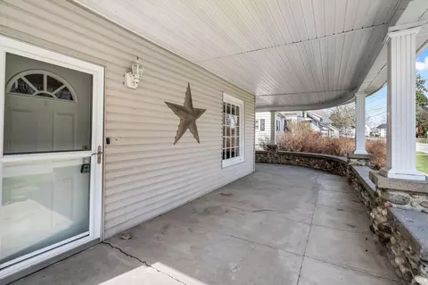 Exterior - 418 Vine St, Lagrange, IN 46761 photo 4 of 5