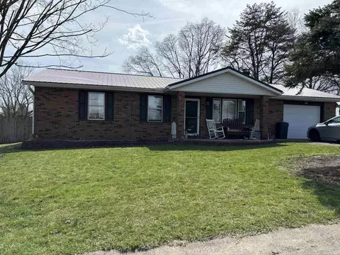 110 N Nichols Ave, Salem, IN 47167