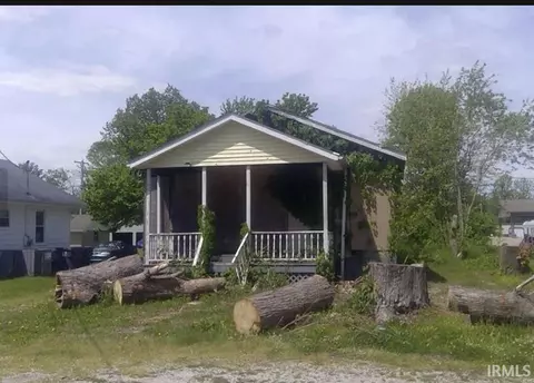 331 S Gibson St, Oakland City, IN 47660