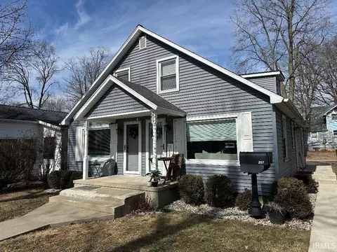 207 15th St, Winona Lake, IN 46590