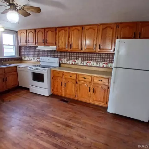 Kitchen - 10771 E 1000 N Rd, Odon, IN 47562 photo 2 of 2