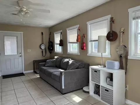 Living - 121 W Hoosier St, Bloomington, IN 47403 photo 3 of 3