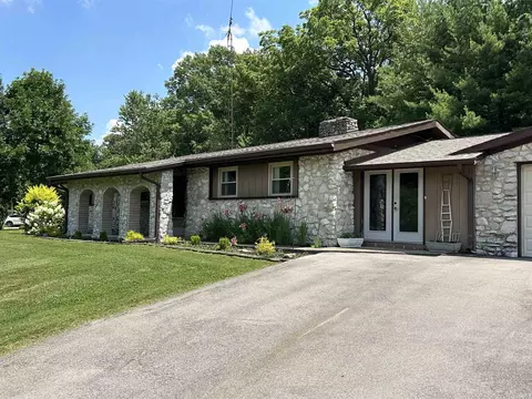 Exterior - 40 Ramey Dr, Mitchell, IN 47446 photo 3 of 11