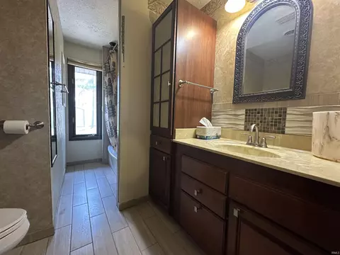 Bath - 40 Ramey Dr, Mitchell, IN 47446 photo 2 of 2