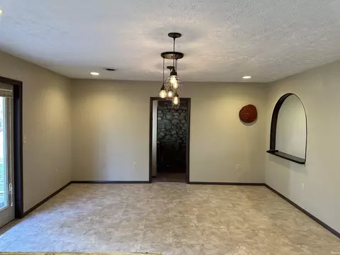 Living - 40 Ramey Dr, Mitchell, IN 47446 photo 4 of 5