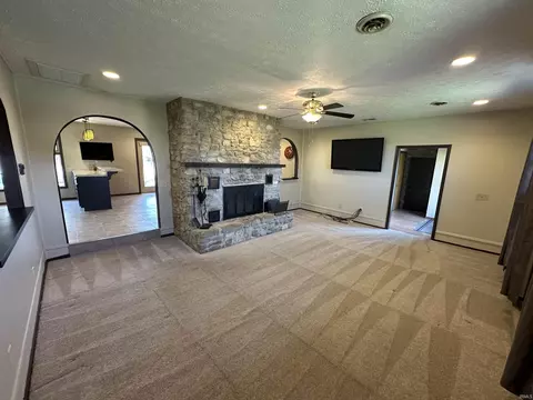 Living - 40 Ramey Dr, Mitchell, IN 47446 photo 3 of 5