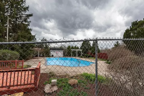 703 E Pepperridge Dr, Bloomington, IN 47401 photo 26