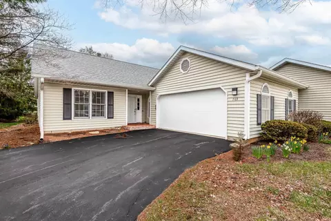 703 E Pepperridge Dr, Bloomington, IN 47401 photo 2