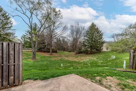 703 E Pepperridge Dr, Bloomington, IN 47401 photo 24