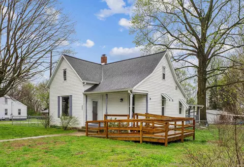 507 E Clark St, Owensville, IN 47665