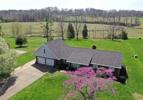 6348 Saint Pauls Dr, Evansville, IN 47720