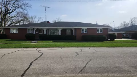 301 W 1st St, Albany, IN 47320