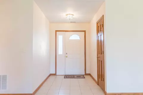 Entry Way - 817 Baer Pass, Garrett, IN 46738 photo 1 of 2