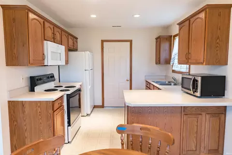 Kitchen - 817 Baer Pass, Garrett, IN 46738 photo 5 of 5