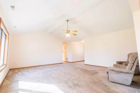 Living - 817 Baer Pass, Garrett, IN 46738 photo 4 of 4