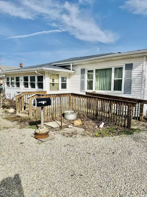 1210 W 17th St, Muncie, IN 47302