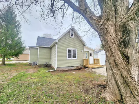 205 1st St, New Market, IN 47965