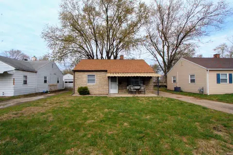 2136 Ulen Ln, Lafayette, IN 47904