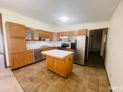 627 E 975 S, Fairmount, IN 46928 photo 2