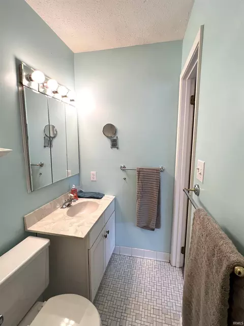 Bath - 701 E Waterloo Ct, Bloomington, IN 47401 photo 2 of 3