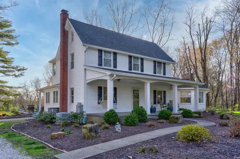 8215 Kuebler Rd, Evansville, IN 47720