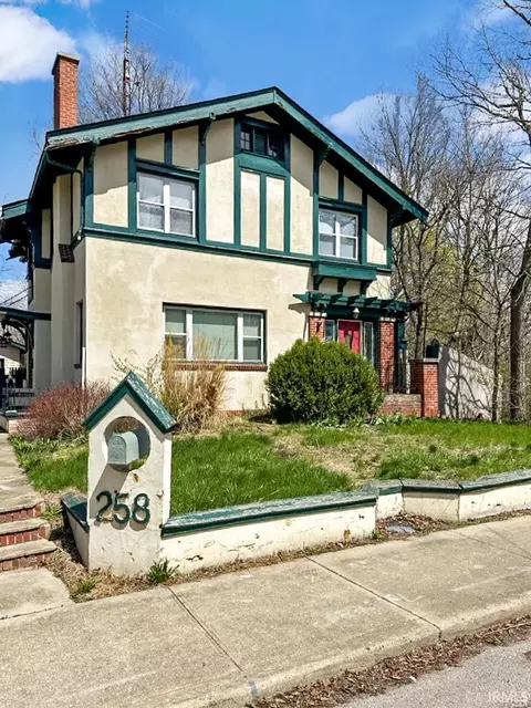 258 E South St, Frankfort, IN 46041
