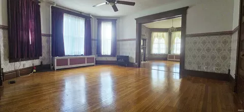 Living - 126 E 4th St, Mount Carmel, IL 62863 photo 2 of 5