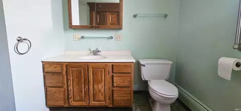 Bath - 126 E 4th St, Mount Carmel, IL 62863 photo 4 of 5