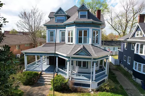 126 E 4th St, Mount Carmel, IL 62863