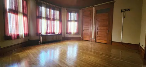 Living - 126 E 4th St, Mount Carmel, IL 62863 photo 5 of 5