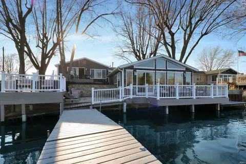 6425 N Mckinley Dr, Monon, IN 47959