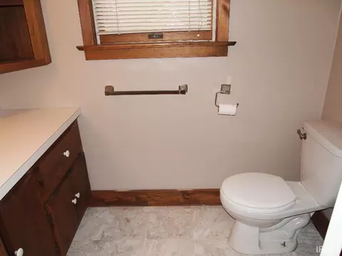 476 E Marion St, Nappanee, IN 46550 photo 35