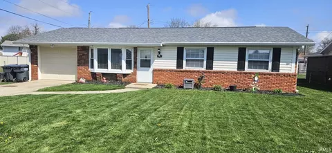 8504 W Fairview Dr, Yorktown, IN 47396