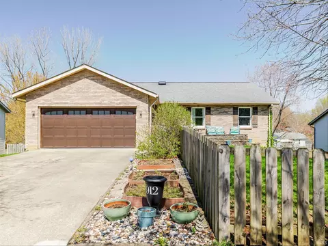 912 W Countryside Ln, Bloomington, IN 47403