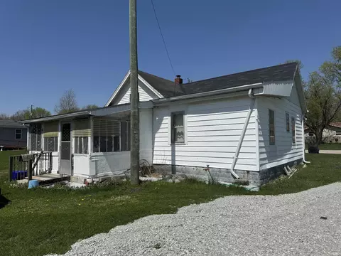 402 W Hancock Ave, Mitchell, IN 47446 photo 4