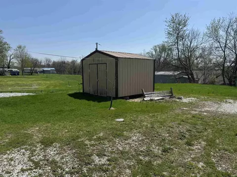 402 W Hancock Ave, Mitchell, IN 47446 photo 22