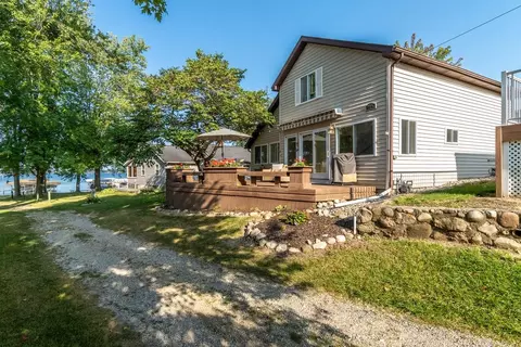 116 Lakeside Ct, Fremont, IN 46737