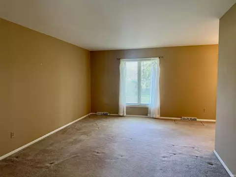 1402 Elliston Dr, Bloomington, IN 47401 photo 3