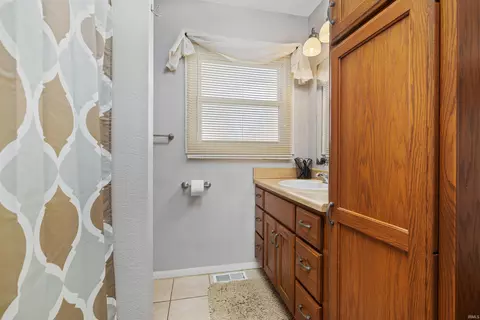 815 E 9th St, Auburn, IN 46706 photo 10
