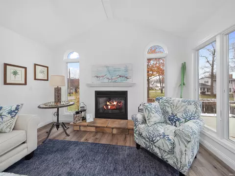 Living - 8006 E Cherokee Rd, Syracuse, IN 46567 photo 7 of 9