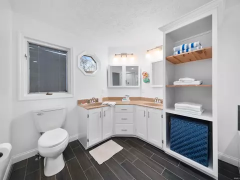 Bath - 8006 E Cherokee Rd, Syracuse, IN 46567 photo 2 of 5