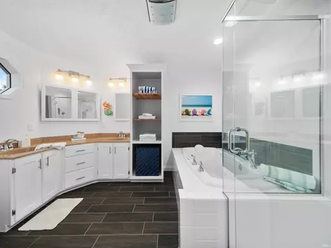 Bath - 8006 E Cherokee Rd, Syracuse, IN 46567 photo 1 of 5