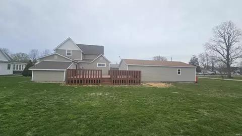 307 Earl St, Chalmers, IN 47929 photo 3