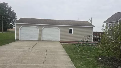 307 Earl St, Chalmers, IN 47929 photo 6