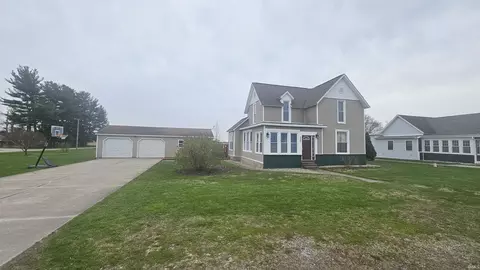307 Earl St, Chalmers, IN 47929 photo 1